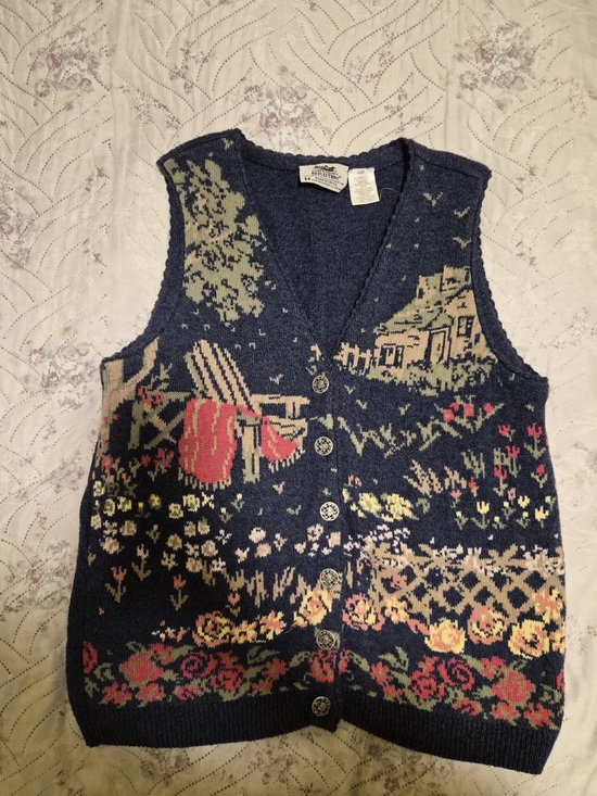 Northern Reflections Sweaters - Northern Reflections Navy Intarsia Knit Vest with Floral and Cottage Motif